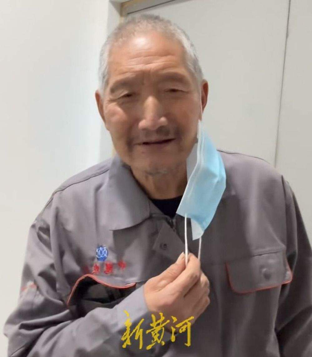 9平方米地下室藏着“数学宇宙”，烟台72岁保洁爷爷的半生坚守：扫净尘埃，仰望星空