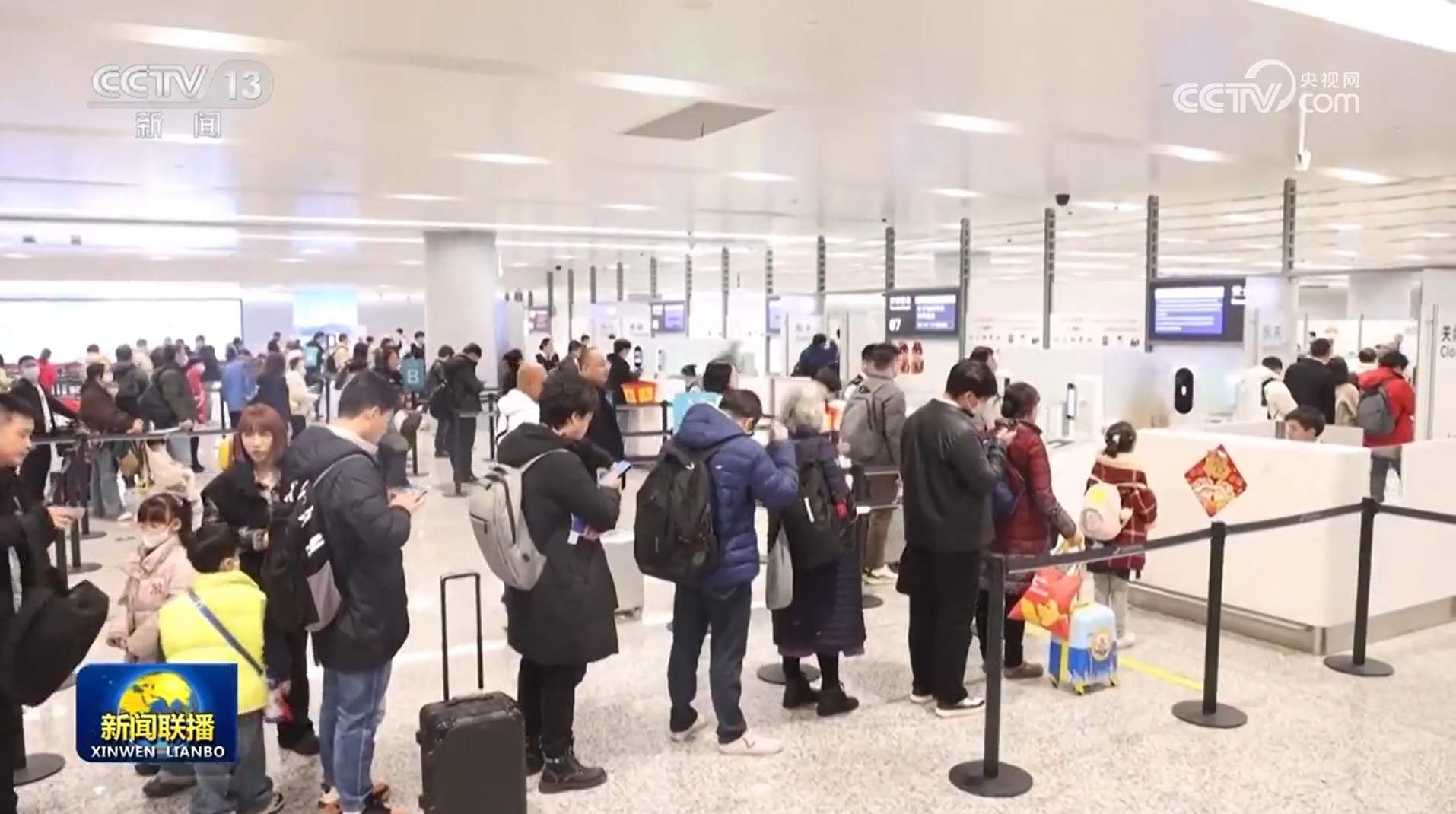 春运客流高峰持续 交通等部门全力保畅通出行