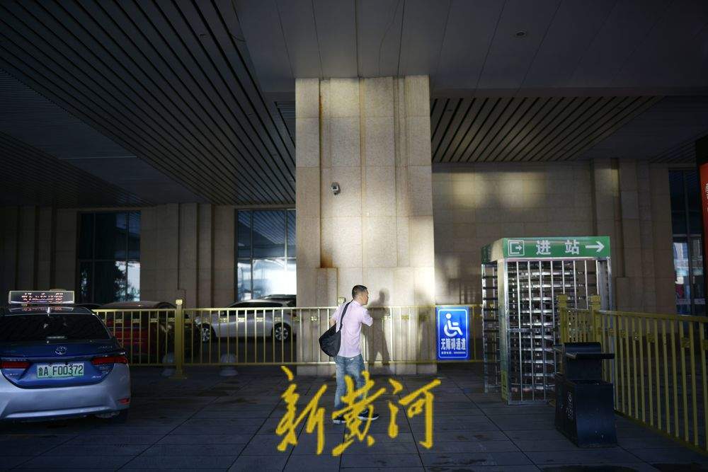 济南西站出租车落客区向北迁移，乘客下车后前往车站距离再缩短