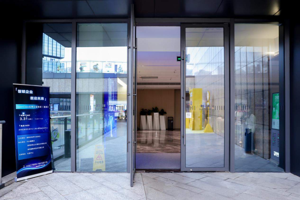 拒绝空谈！智瞳教育凭100%录取率，成新港人插班定心丸