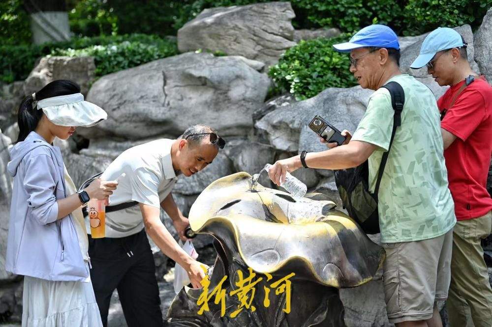 夏日寻凉好去处，济南护城河畔免费畅饮天然泉水