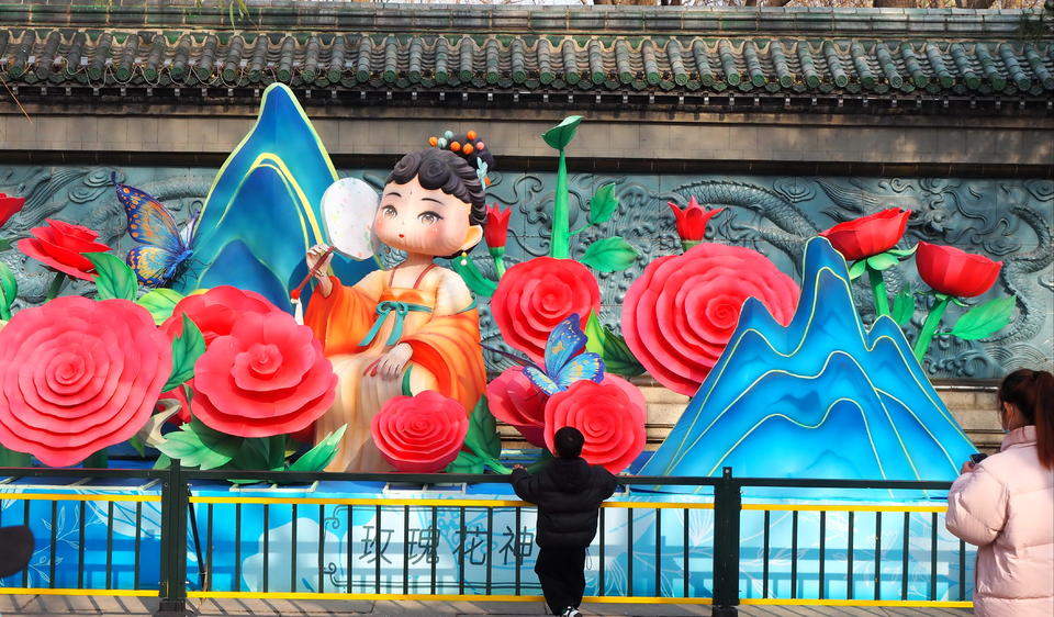 萌萌哒!玫瑰花神、兔子王花灯组亮相五龙潭 - 科教文卫 - 舜网新闻