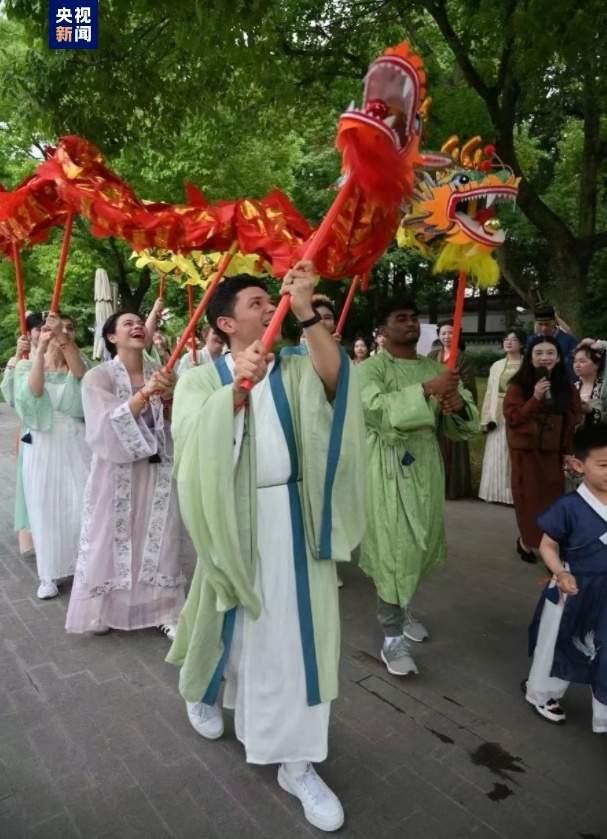 非遗市集、“古代运动会”......外国友人在沪体验“花样端午节”