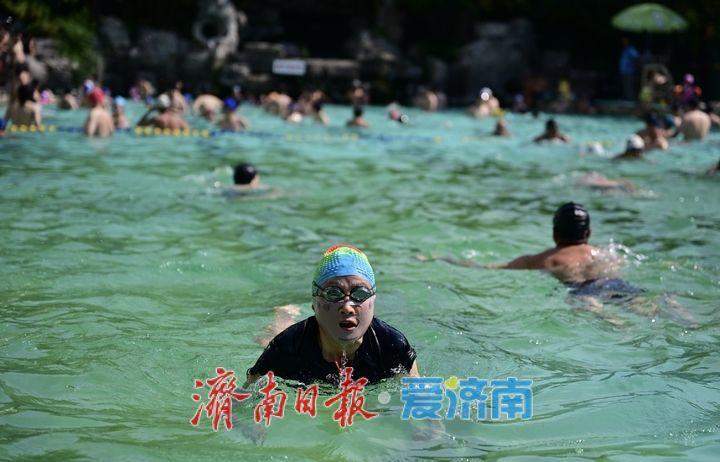 济南泉水浴场变身消暑天堂