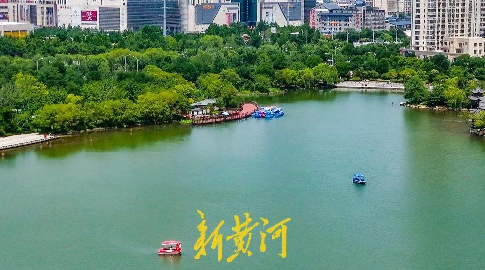 济南云锦湖开放水上游乐项目 市民可乘船赏景