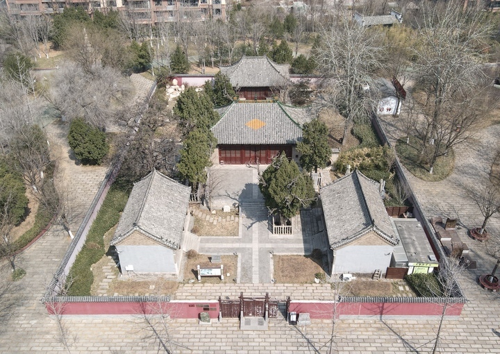 济南兴福寺前木质牌坊启动修缮