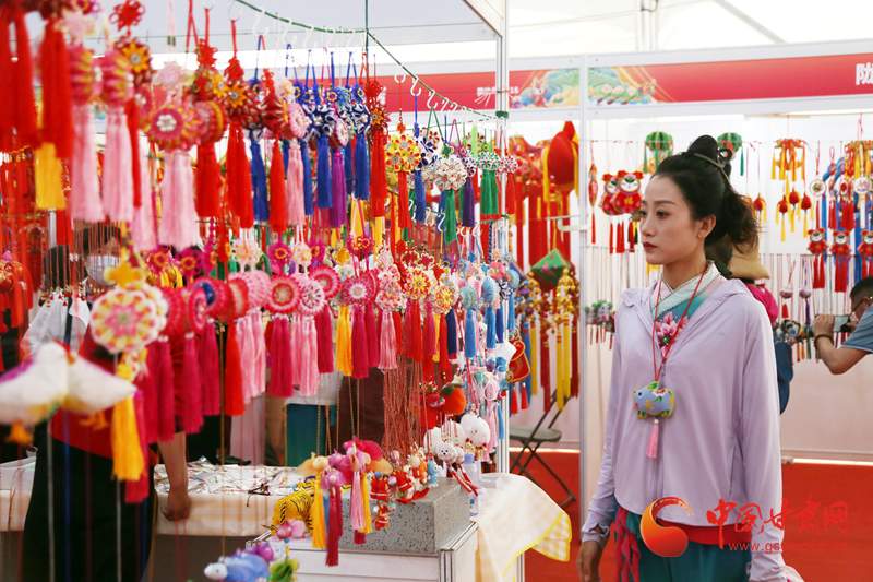 香约庆阳丨第二十届庆阳香包民俗文化节启幕 潘鲁生宣布开幕