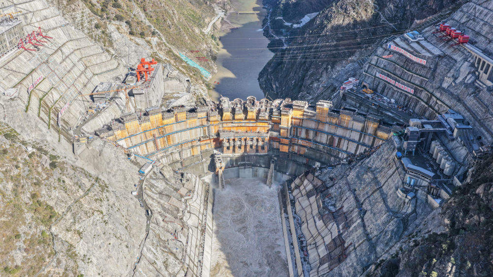 “十四五”重大工程叶巴滩水电站下闸蓄水