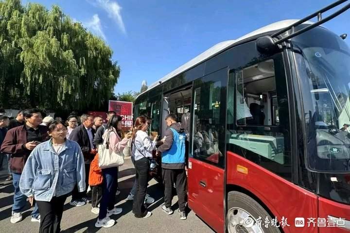 两年开通25条“宝宝巴士”，济南公交的“经济账”和“服务经”