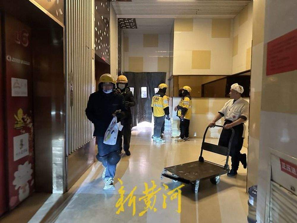 记者街头对话济南外卖骑手 谈缴纳“五险一金”：有期待有忐忑