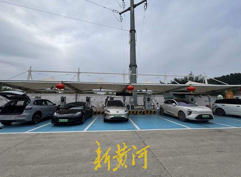 直击济南车流量最大高速服务区 未出现排队现象