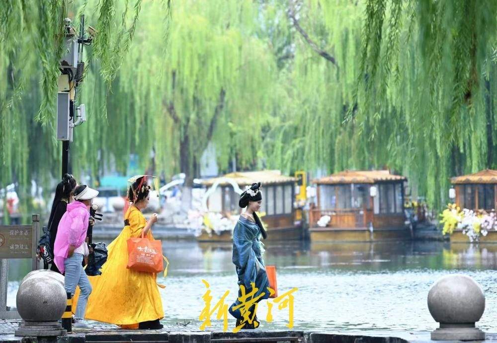 泉城秋凉气温骤降，明府城寻泉热度不减
