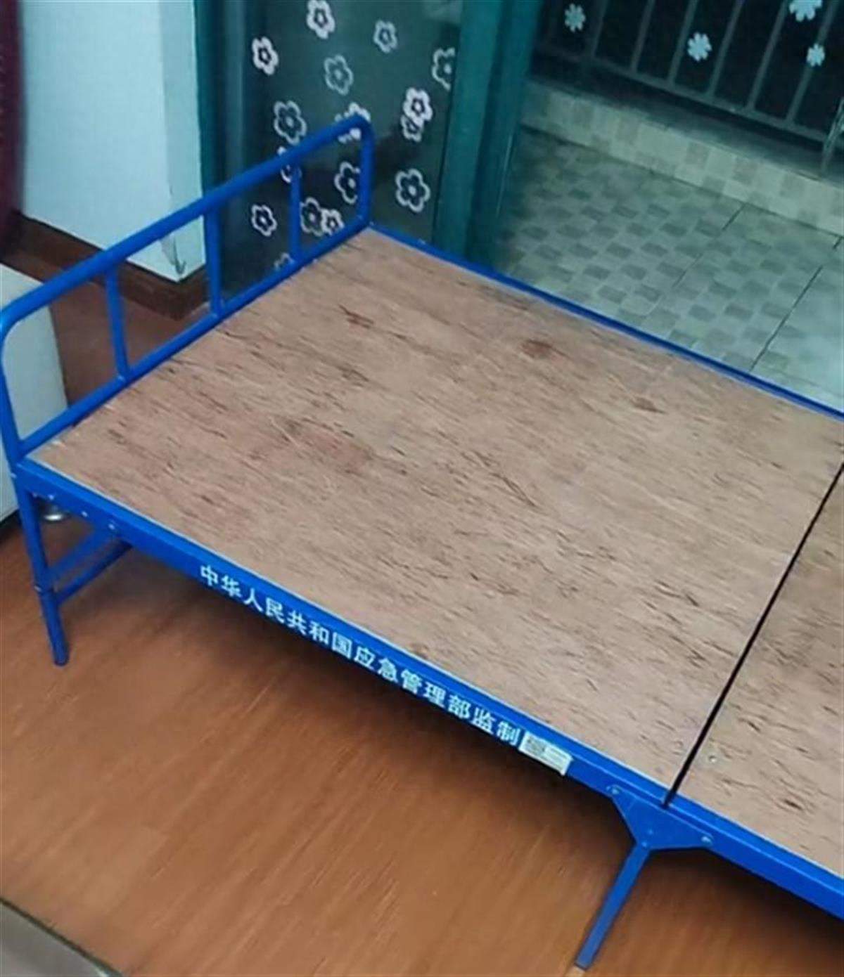 上海被倒卖的折叠床已被收回，律师：私售救援物资的仓管人员或涉嫌多项罪名