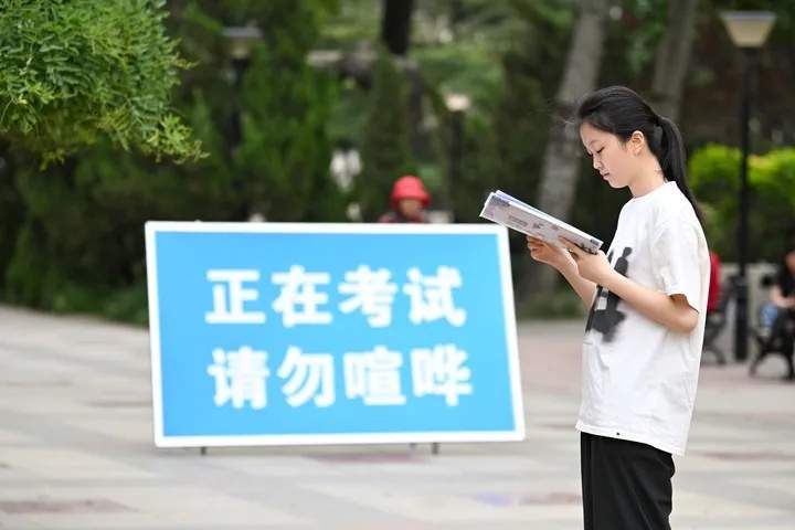 嚯！今天送考名场面，来了