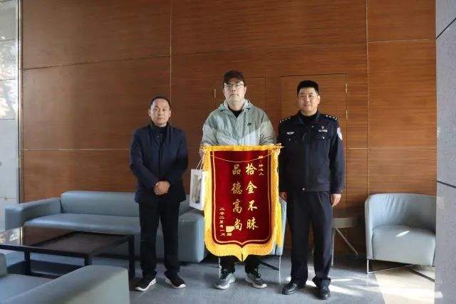 30万年终奖被震出车外！杭州一男子急疯，这年还怎么过？