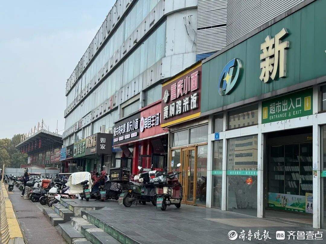 现场直击!济南天龙大厦开拆,多家商铺门窗卸下,店内已清空