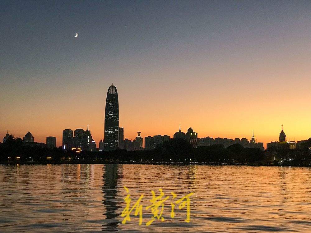 唯美浪漫！大明湖畔欣赏“金星伴月”