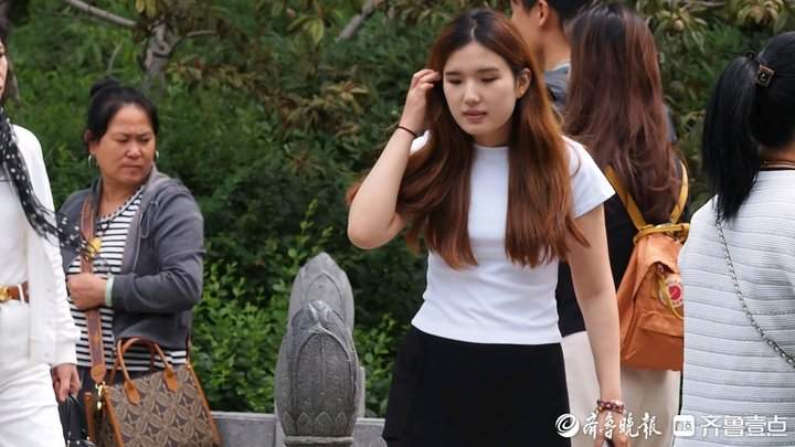 济南气温骤降，街头“冷暖”交织