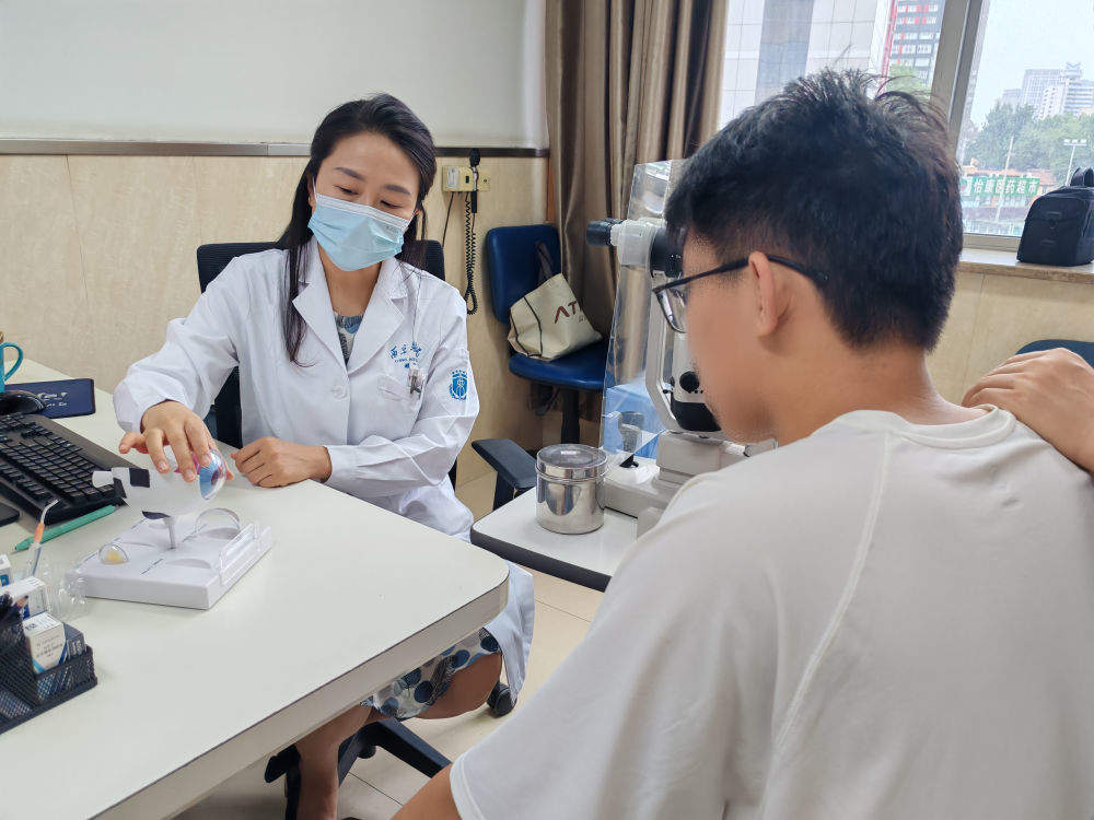 暑期“摘镜热”，如何选择近视手术？