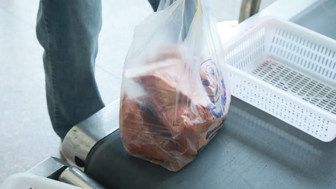 高铁站又现神秘打包盒，麻辣烫稳居“带货”榜首