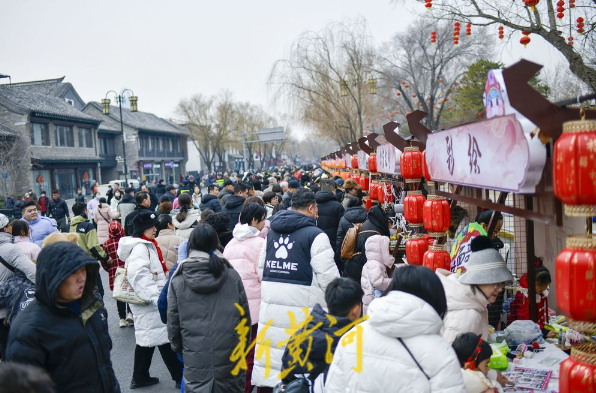 “泉”在济南过大年丨明湖市集，让泉城年味有了新表达