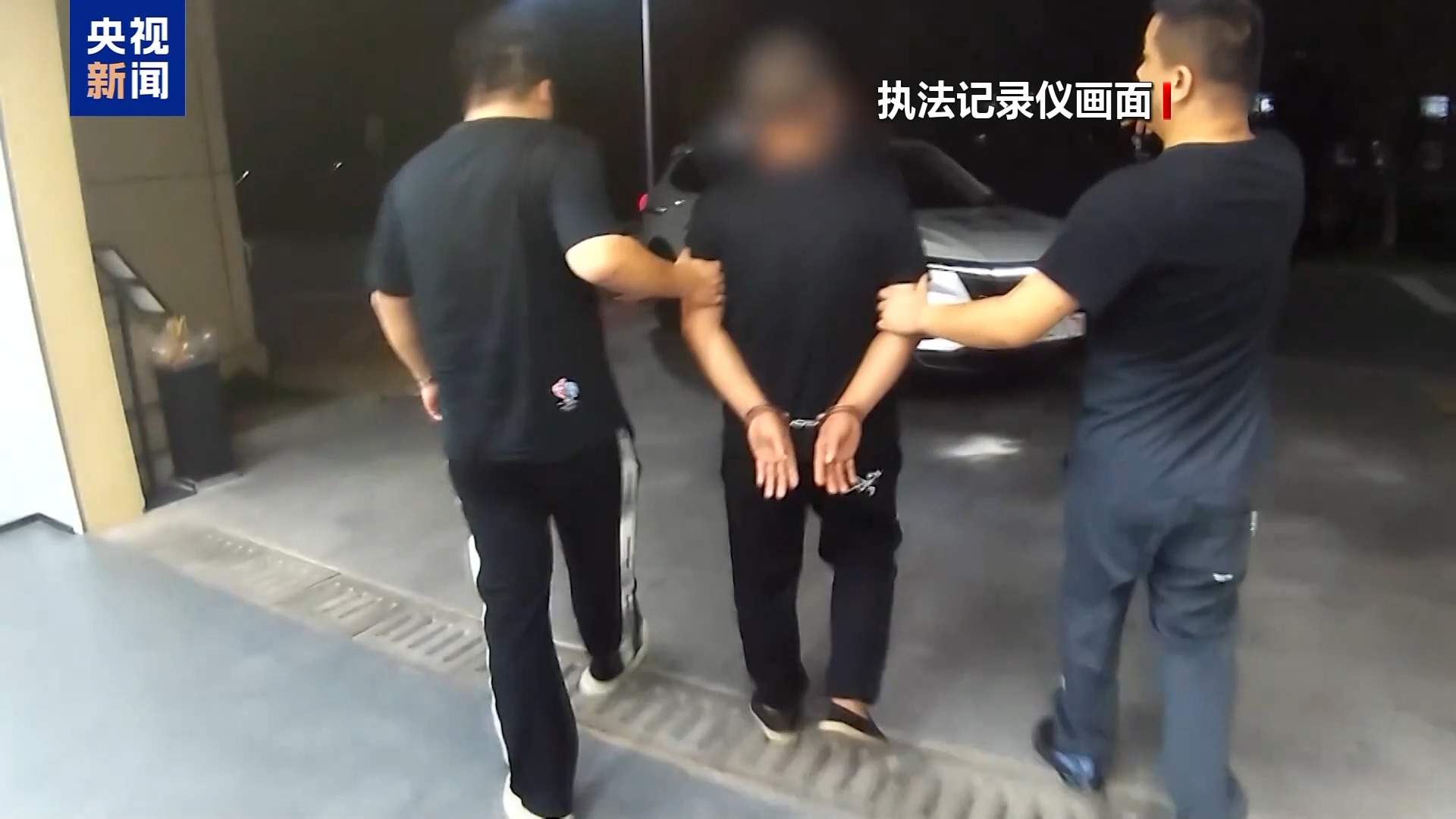 8辆豪车藏身荒山 警方揭开租赁诈骗黑幕