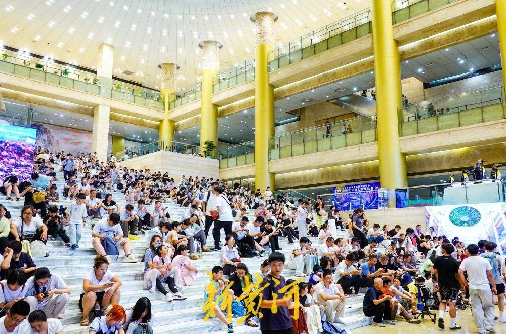 泉城烈日炙烤，最高温度破35℃，不少市民来博物馆纳凉