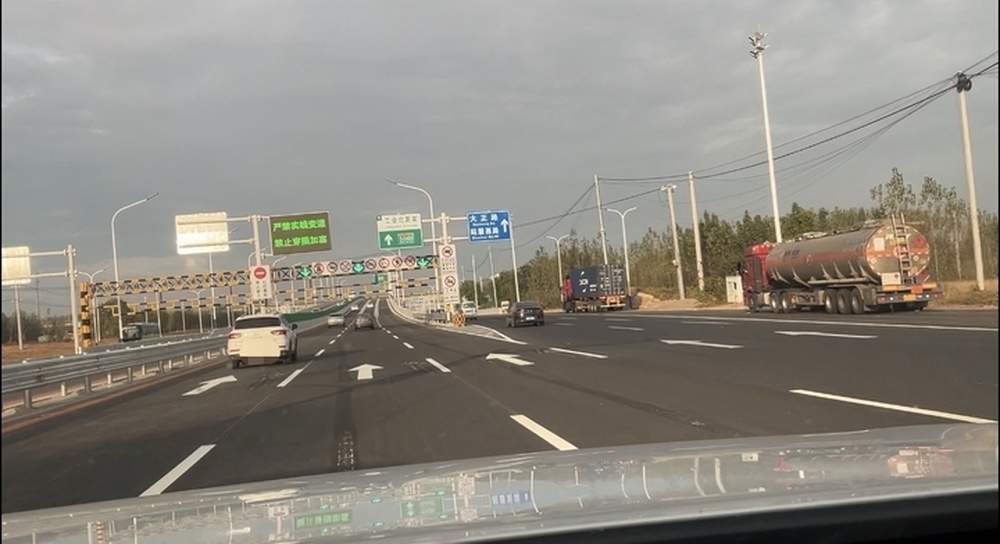 济南工业北路快速路东延通车，龙山中桥至工业南路下桥口仅需16分钟，市民称通勤时间大幅缩短