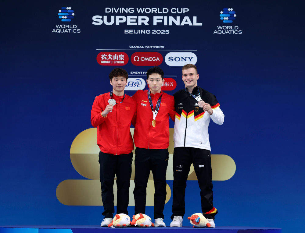 跳水世界杯总决赛｜中国队包揽次日金银牌 陈芋汐获女单10米台冠军