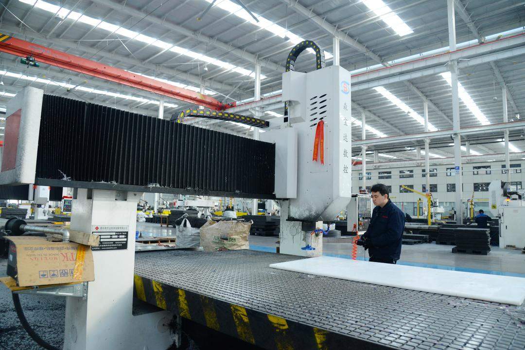 经济观潮｜一块仿真冰，铺出宁津新材料产业升级路