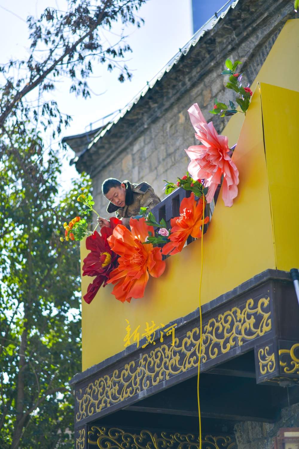 老商埠穿花衣 增添绿意迎春来