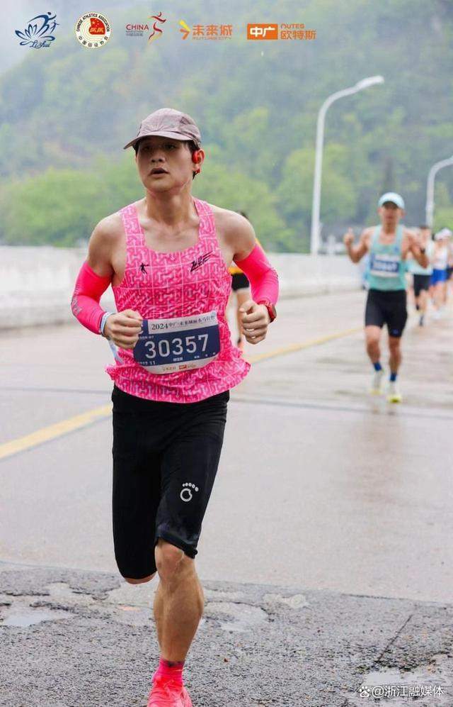 太厉害了 大学生9个月减重80斤 爹妈认不出