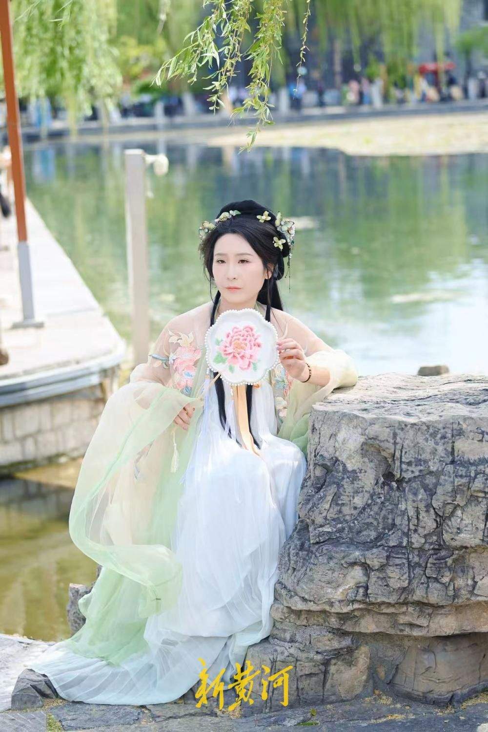 一年四季 泉在济南丨春日泉城 汉服飘飘成亮丽风景