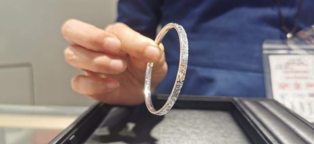 白银价格上涨 未来走势如何？投资如何避免“踩坑”？