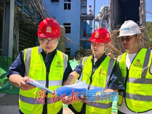 青年突击队：假日赶工期 奋斗书青春