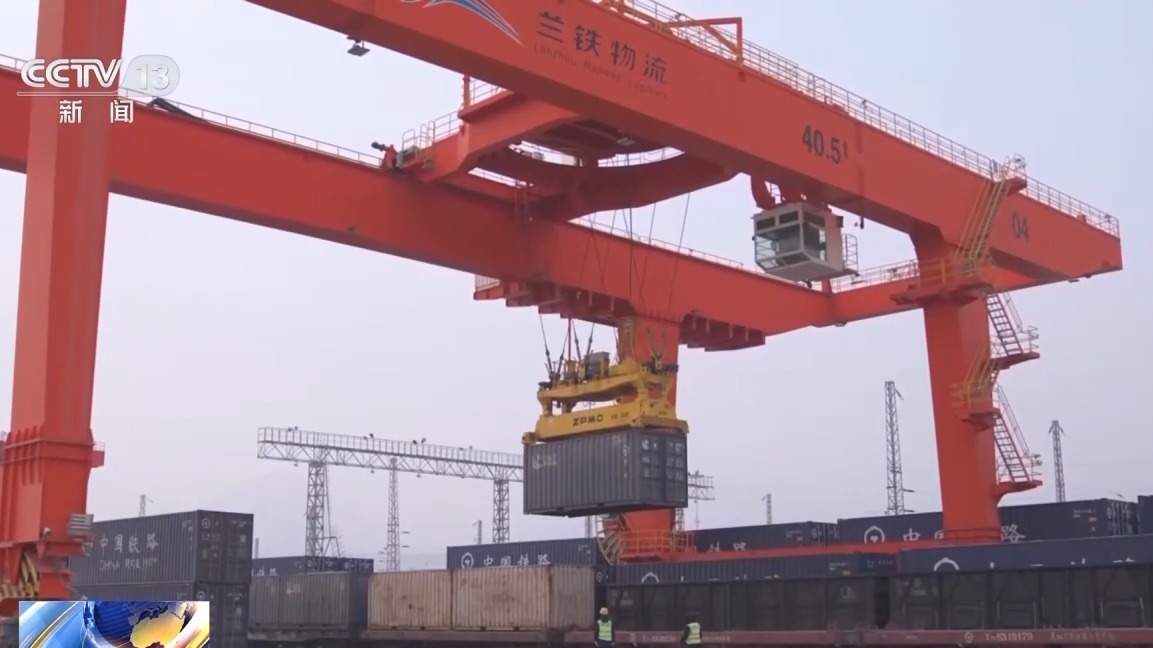 运抵直通、钢铁驼队、空中丝路……新举措推动西部大开发形成新格局