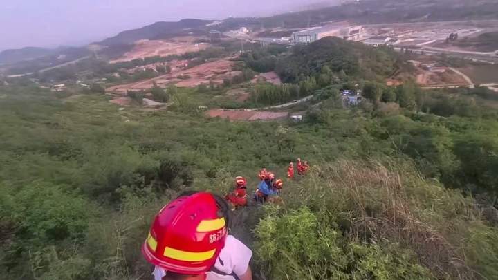 济南一对情侣登山迷路被困半山腰，多亏有他们