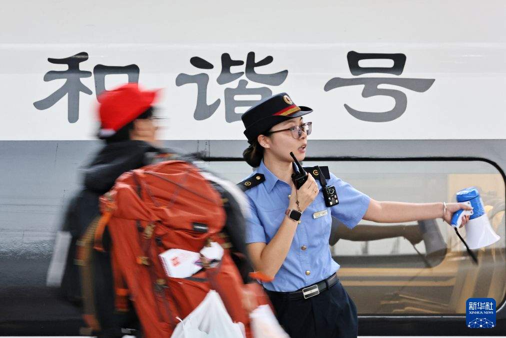 九州同庆 共赴征途——致敬假日里坚守一线的劳动者