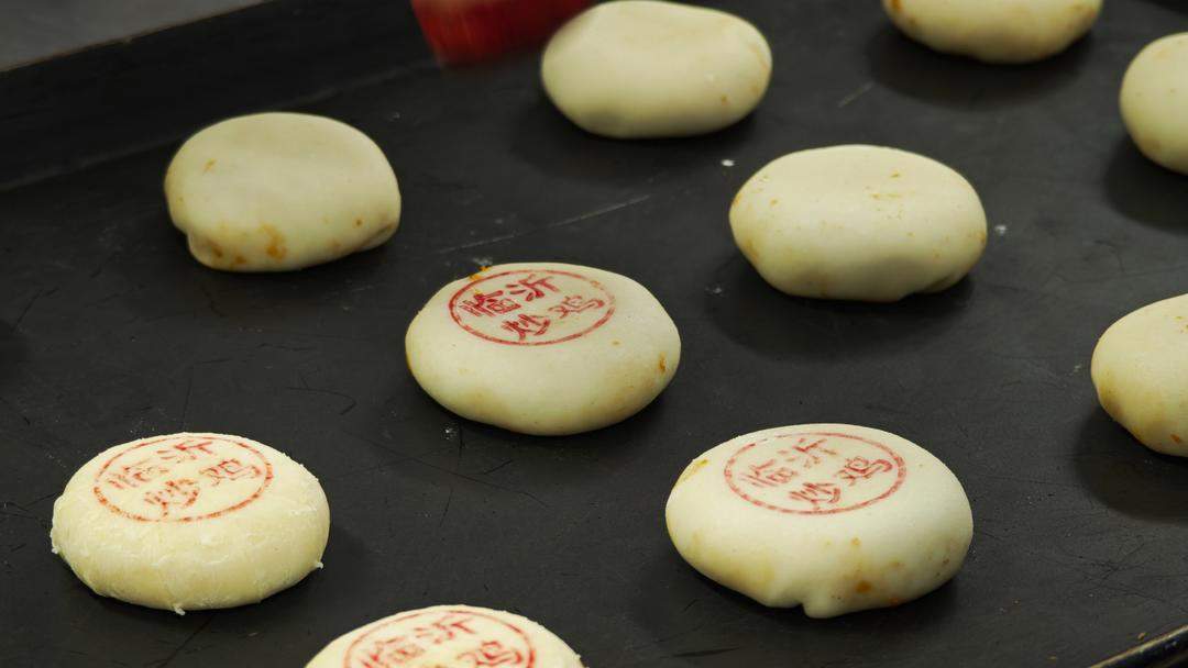“炒鸡月饼”你吃过吗？临沂一食品公司正赶制临沂炒鸡月饼