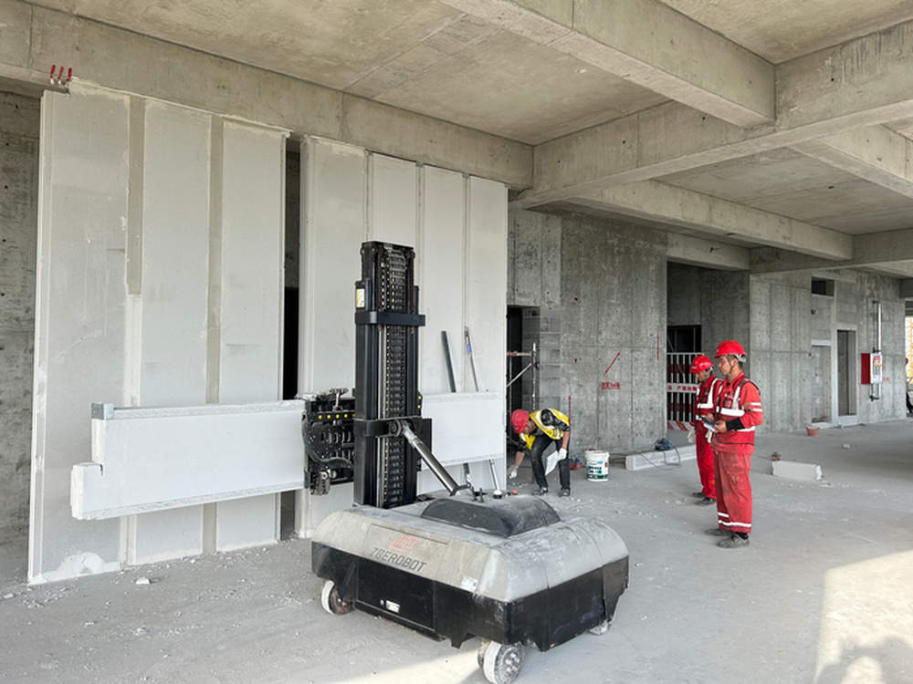 瞧，工地上来了“新工友”！施工机器人从容盖房，智能建造提质传统行业