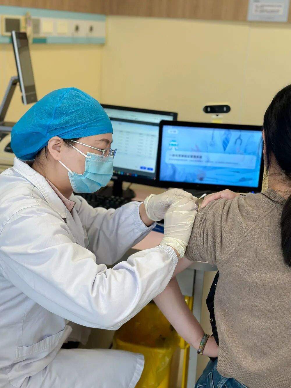 “办公室好多人都中招了”……流感季来临，如何应对？