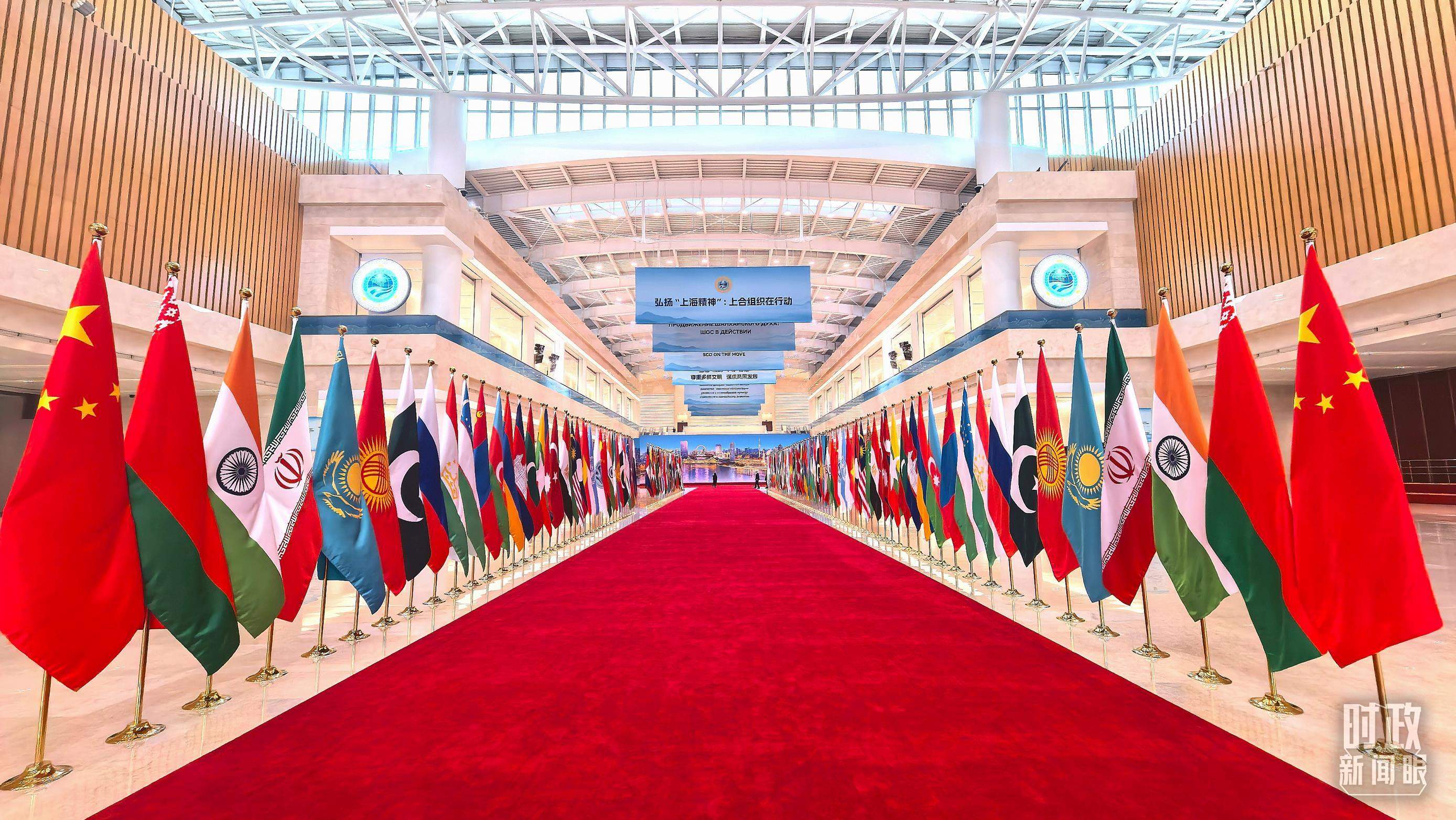 时政新闻眼丨习主席二〇二六年新年贺词，致平凡闪光的我们