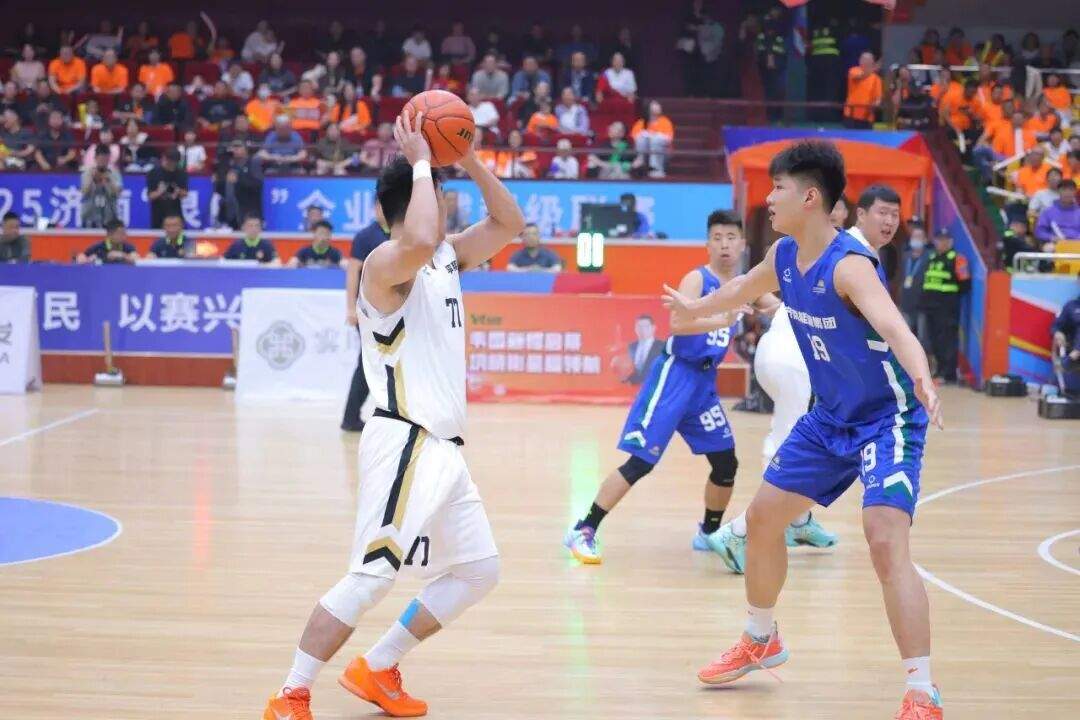 济南市长宣布开幕、巩晓彬开球,这个“草根”联赛不一般