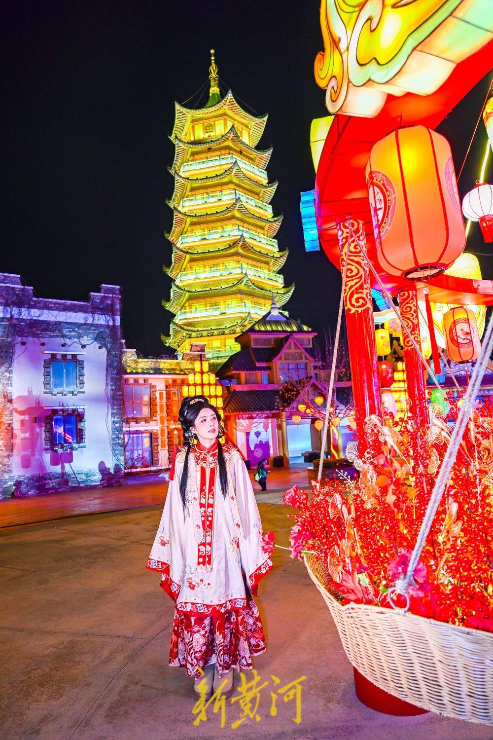 璀璨花灯亮起来，新春的喜庆氛围瞬间拉满