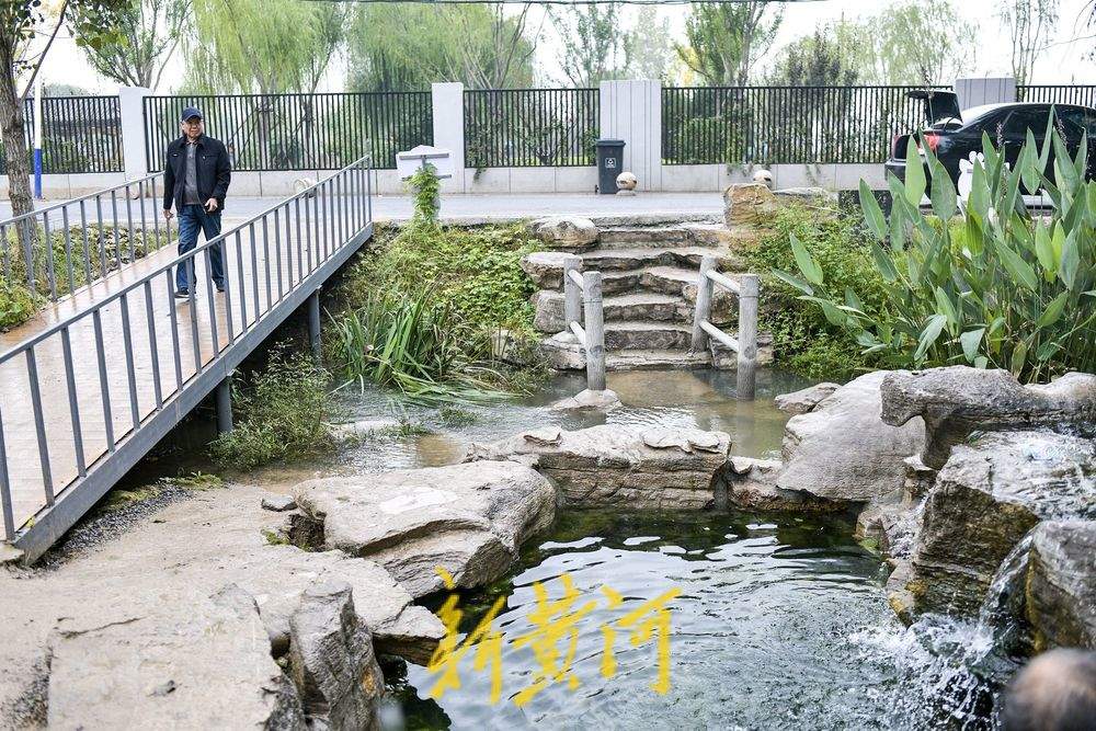 漂泉呈现“飞瀑流泉”景象，市民排队接泉水尽享甘甜