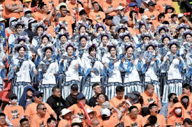 “这场球看得太爽了” 24025名球迷现场观看“济济之战” 