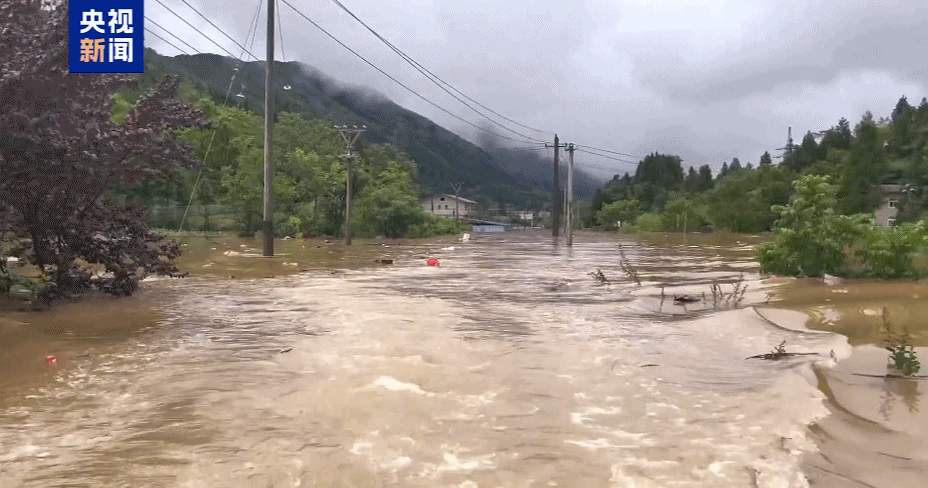重庆多地迎暴雨 49条中小河流出现涨水过程