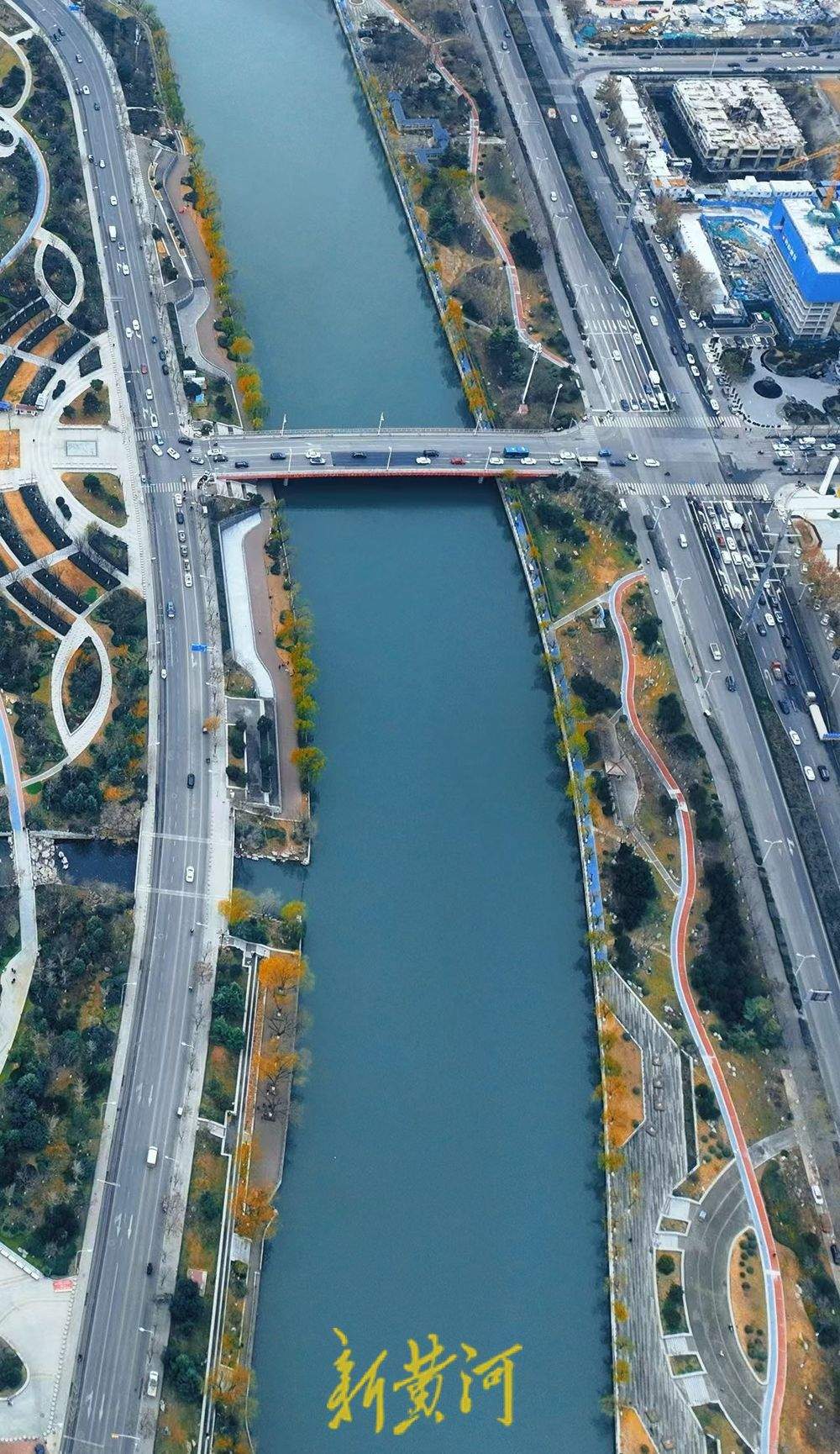 一年四季 泉在济南丨小清河岸畔垂柳披金，冬日韵味渐浓