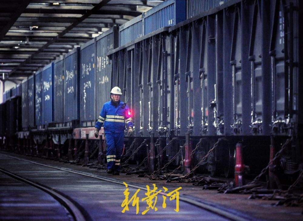 渤海海峡上演碧波上的春运