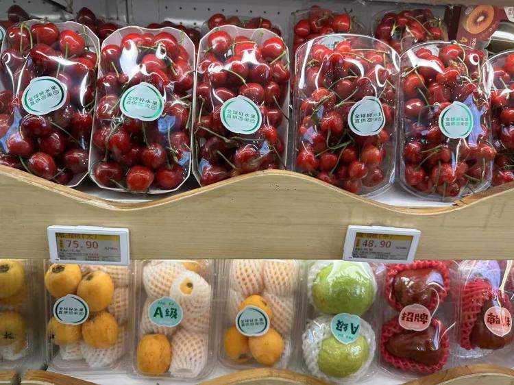 “原来论颗吃，现在论盆买！”樱桃价格腰斩，还会降！